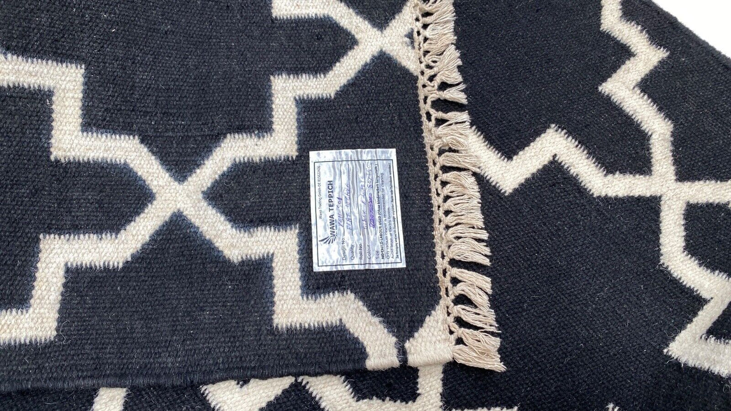 Handgefertigter Kilim Dhurry Teppich Schwarz und Elfenbein, 100% Wolle K501