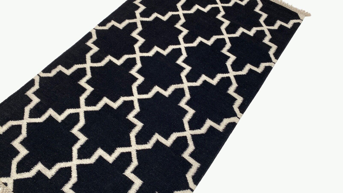 Handgefertigter Kilim Dhurry Teppich Schwarz und Elfenbein, 100% Wolle K501